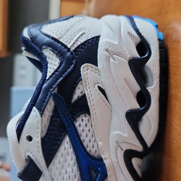 NWOT, Mizuno X10, ladies running shoes, size US 6 - Picture 9 of 12